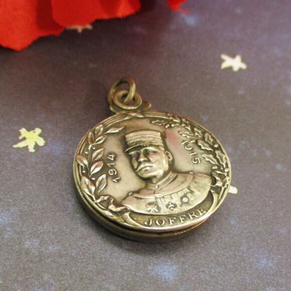 WWI French General Joseph Joffre Medal Locket ~ ANTIQUE Silver Slide Locket - Picture 11 of 13
